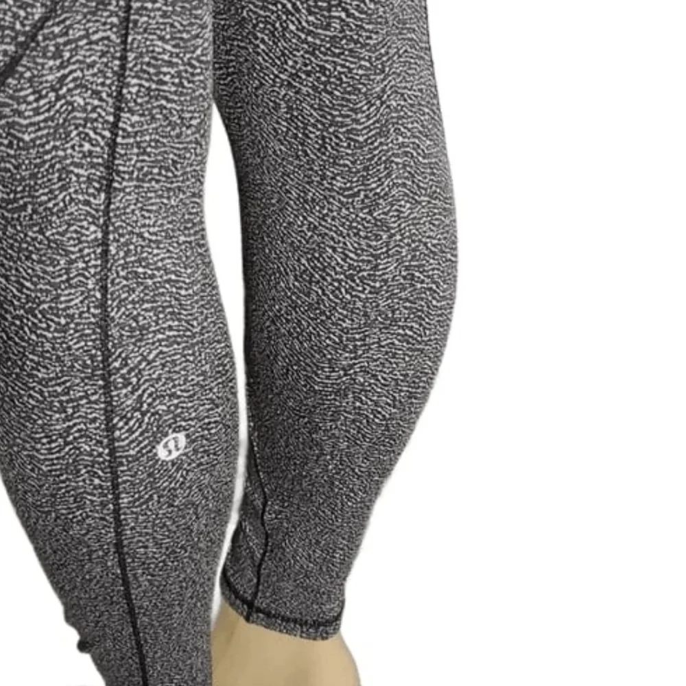 Lululemon Run It Out Tight Power Luxtreme Ripple Jacquard Black White Size 8